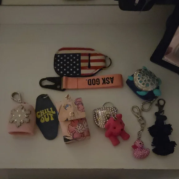 Steve Madden Pink and Black Keychain Set - Picture 1 of 5